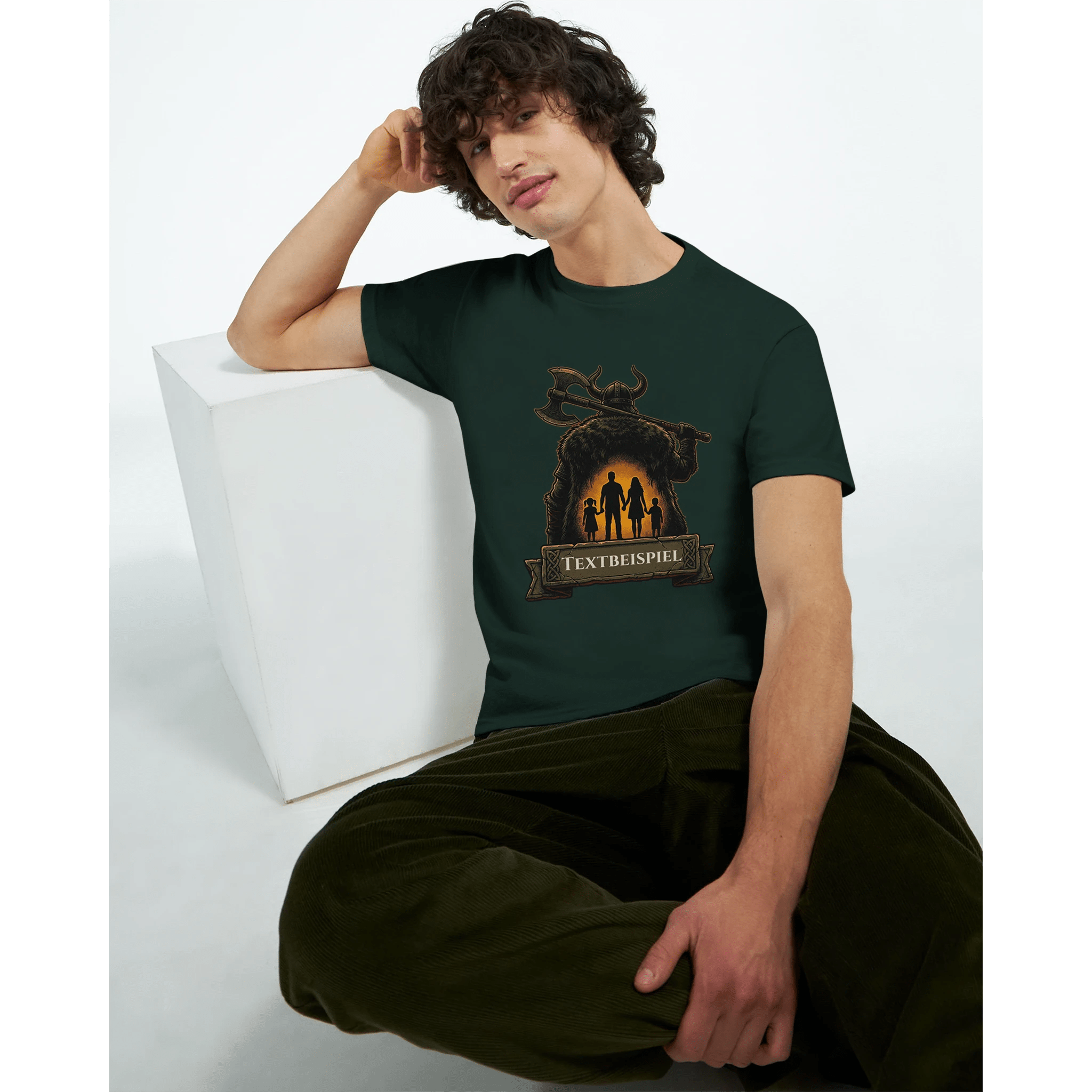 Personalisierbares Wikinger T-Shirt – Beschützer der Familie – 100% Baumwolle Herren Shirt - Made By Request Store