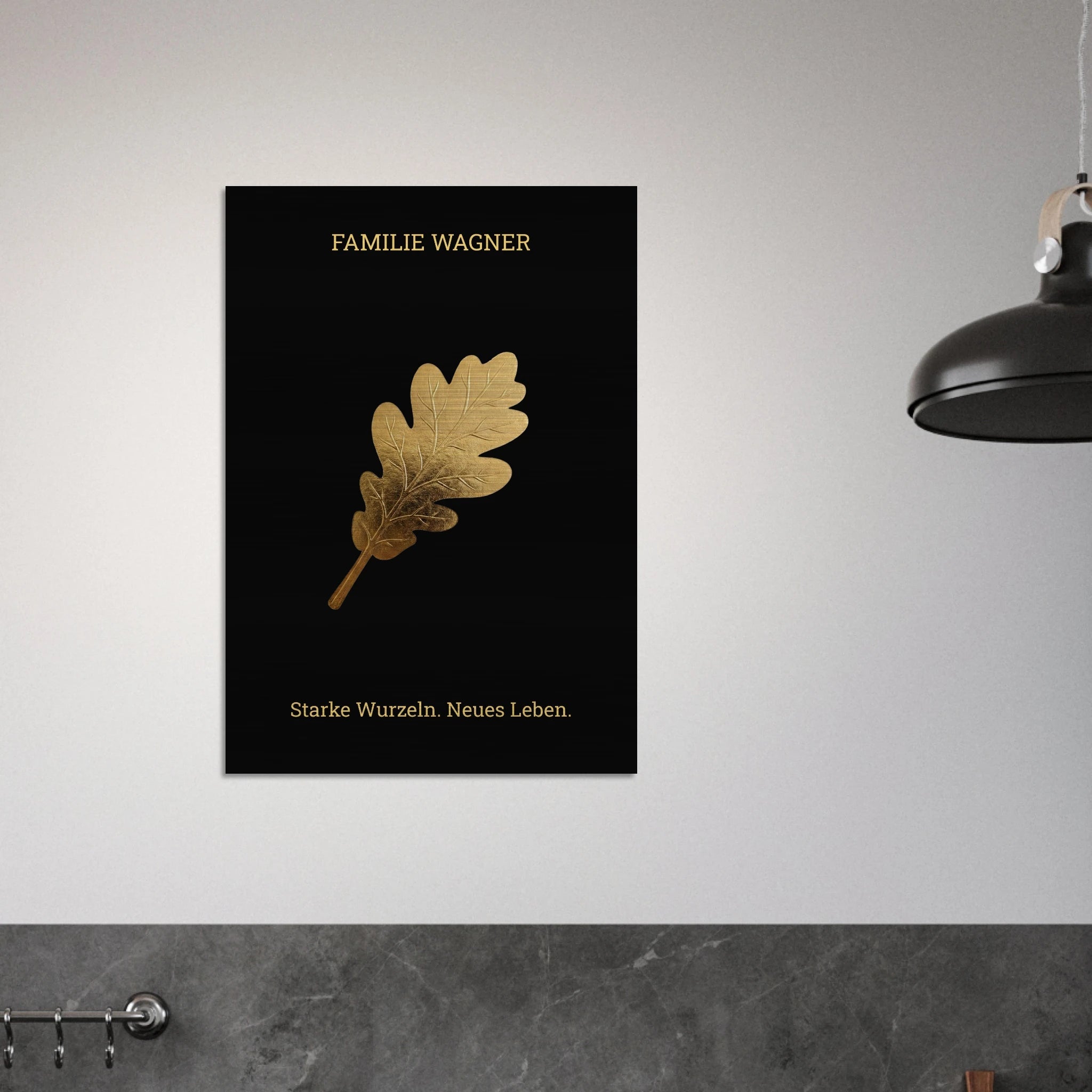 Personalisiertes Alu - Dibond Wandbild "Goldene Eiche" – Familienname & Wunschtext – Exklusives Geschenk zum Einzug – Schwarz Gold Metall - Made By Request Store